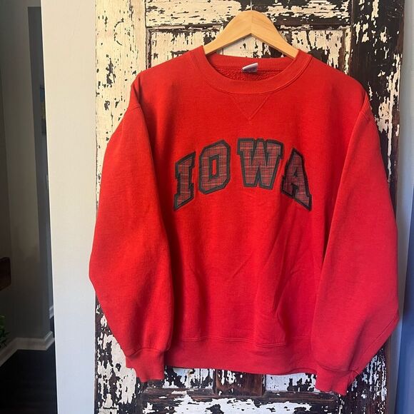 University of Iowa embroidered plaid Red Iowa Men's Sweatshirt.  Size Large. - Picture 1 of 8